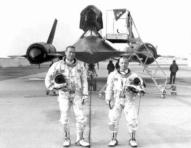 Robert Powell, the first pilot to clock 1,000 hours in the SR-71 Blackbird, passed away