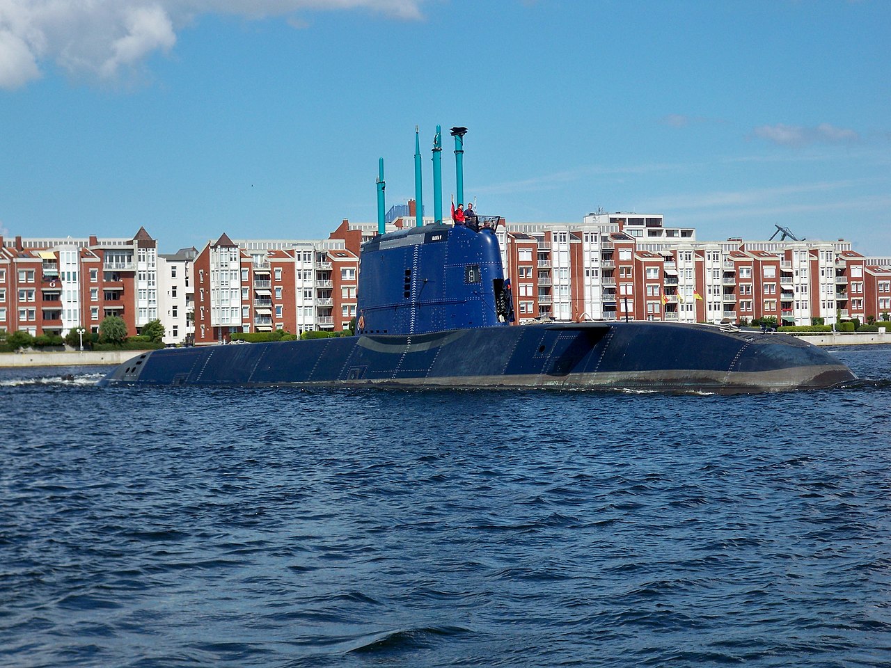 Algerian Navy Super Lynx helicopters and Kilo submarines allegedly chase away Israeli Dolphin submarine spying near Algeria’s territorial waters