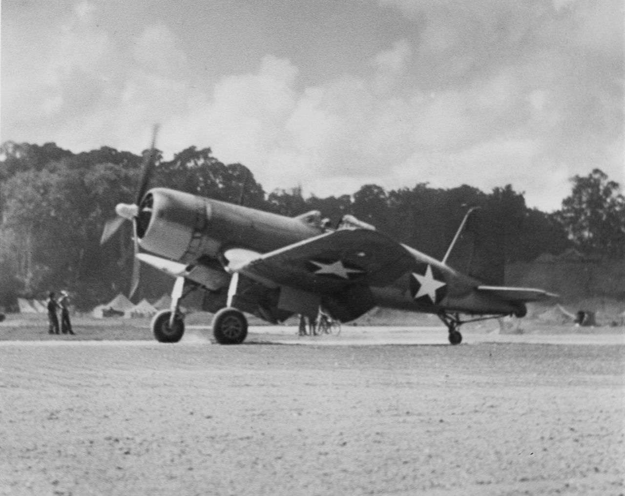 The “accidental” arrival of the legendary F4U Corsair in the South Pacific and the story of Ken Walsh, the first man to become a “Corsair ace”