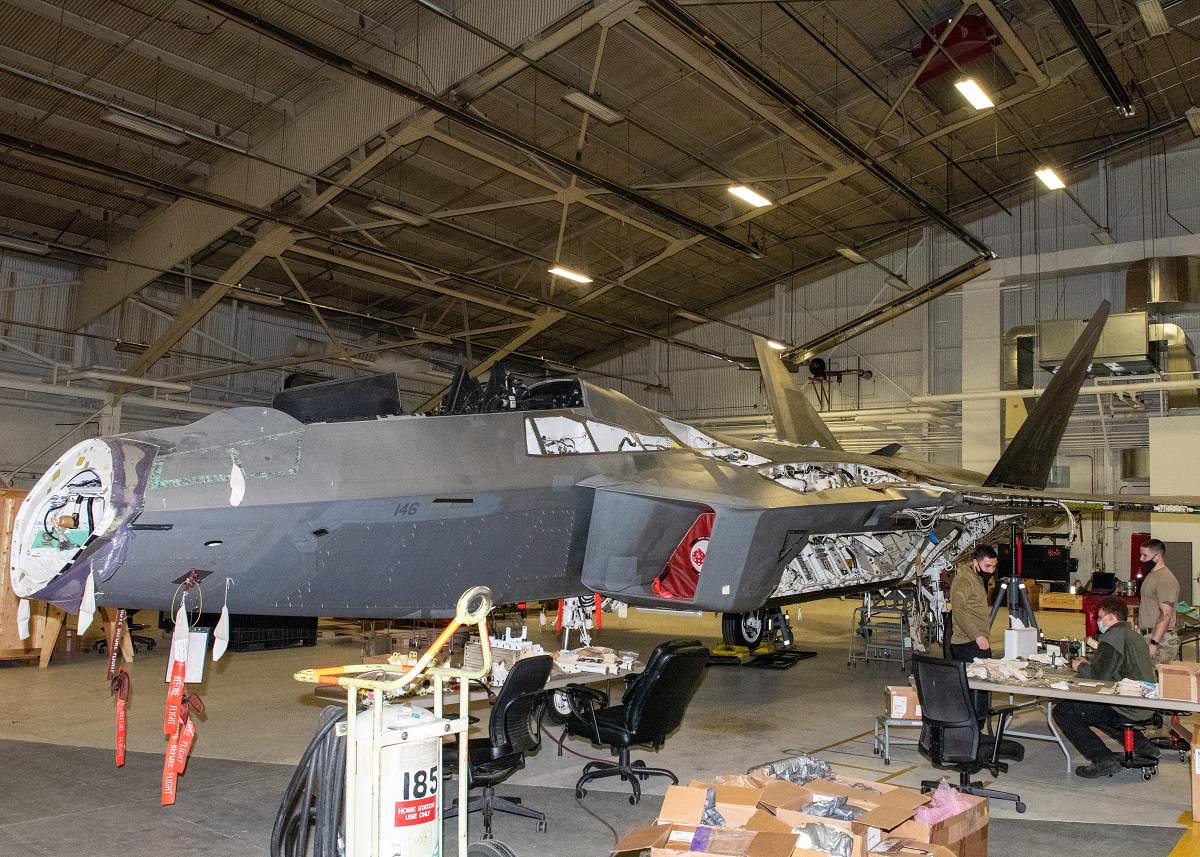 Crew Chiefs have almost finished to rebuild the F-22 Raptor that belly landed at NAS Fallon in 2018