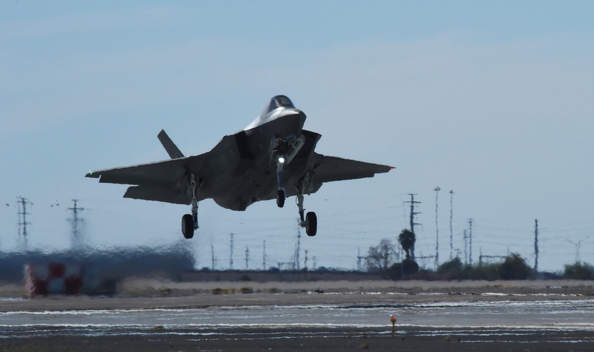 F-35A Student Pilot Saves his Jet During In-Flight Computer Failure