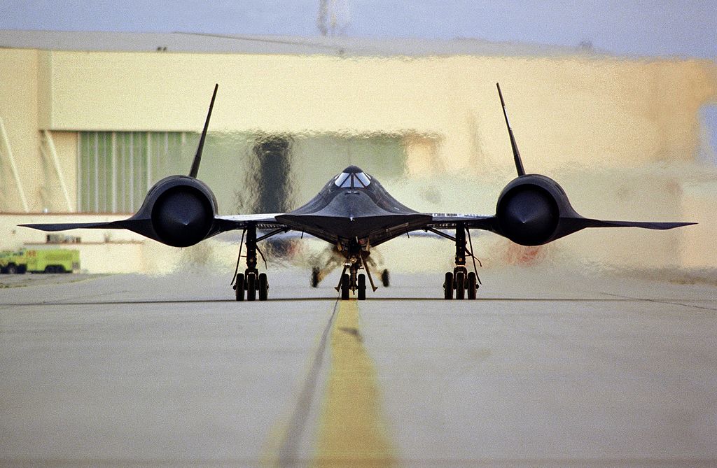 The story of the SR-71 Blackbird that slid on JP7 fuel residue while taxing into Kadena Hangar