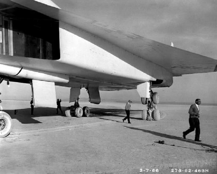 XB-70 Tip-toe landing