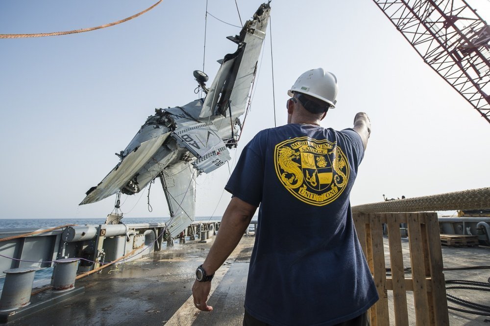 That time the U.S. Navy recovered an F/A-18F Super Hornet wreckage from the sea