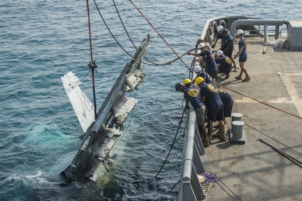 That time the U.S. Navy recovered an F/A-18F Super Hornet wreckage from the sea