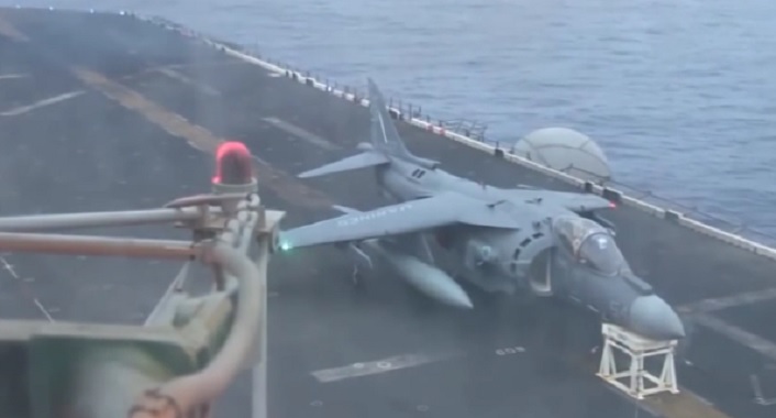 That time a USMC Harrier Pilot Performed an Emergency Landing without Nose Gear aboard USS Bataan