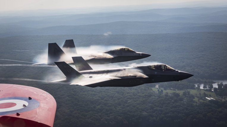 Check Out these Epic Photos featuring Red Arrows, Thunderbirds, F-22 and F-35 Demo Teams flying in formation above New York