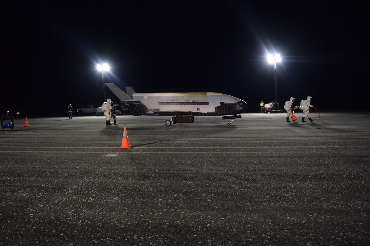 The Mysterious X-37B Spaceplane Lands After 780 Days in Orbit and Sets New Record