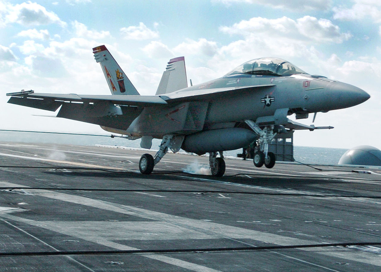 Former Naval Aviator tells which US Navy Jets are the most difficult and the easiest to land on an Aircraft Carrier