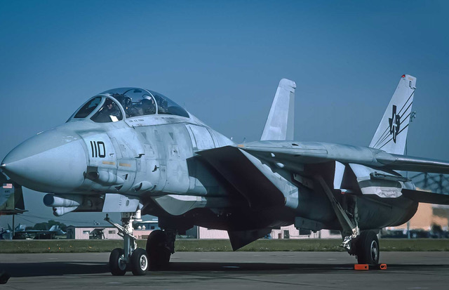 Landing a flying bullet: former F-14 pilot explains how he was able to land his crippled Tomcat with the wings swept back