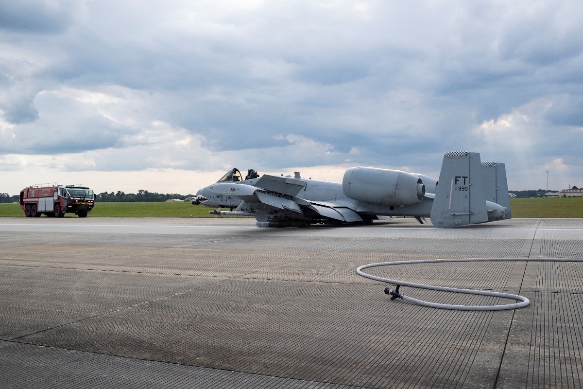 A-10 pilot who made a successful emergency belly landing last year receives Air Combat Command Airmanship Award