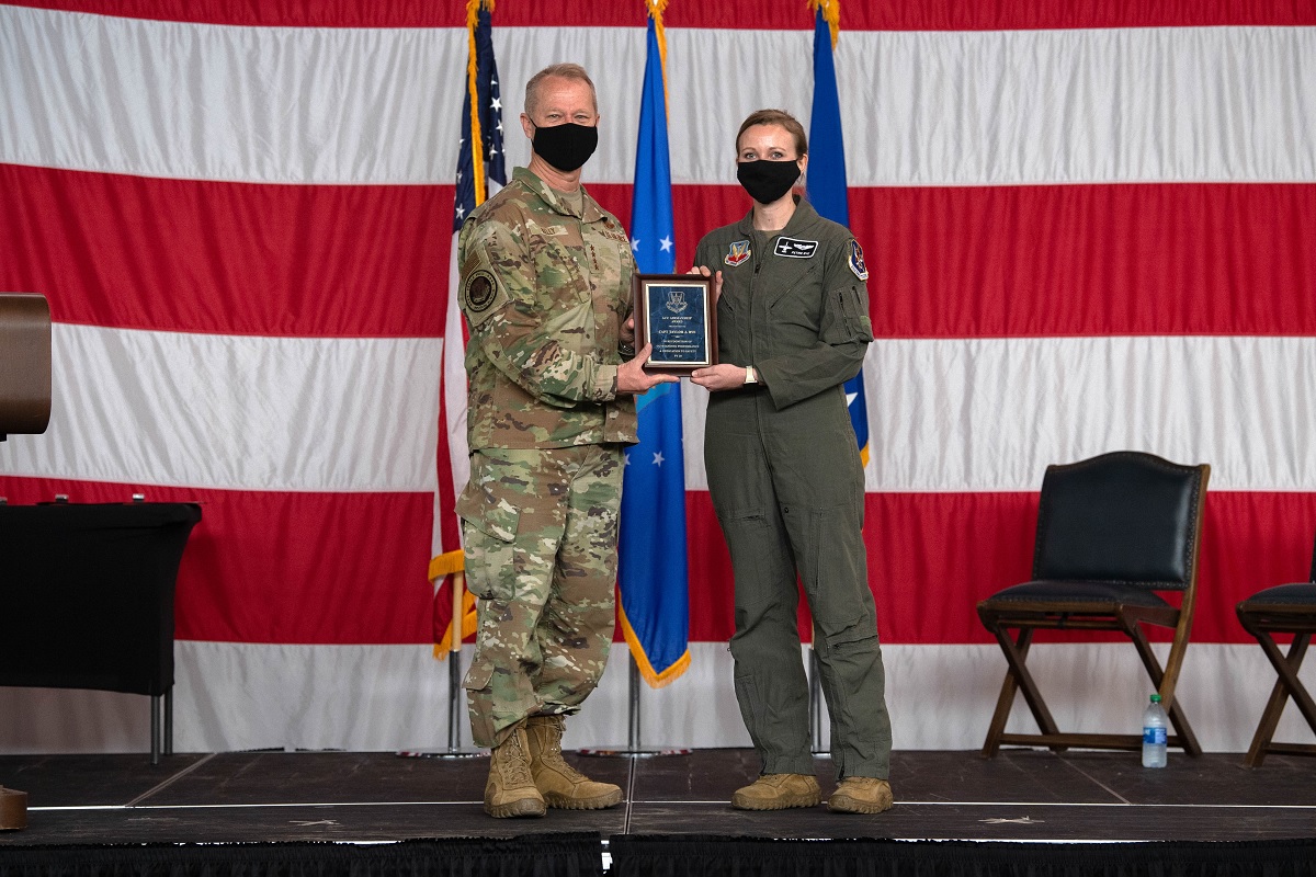 A-10 pilot who made a successful emergency belly landing last year receives Air Combat Command Airmanship Award