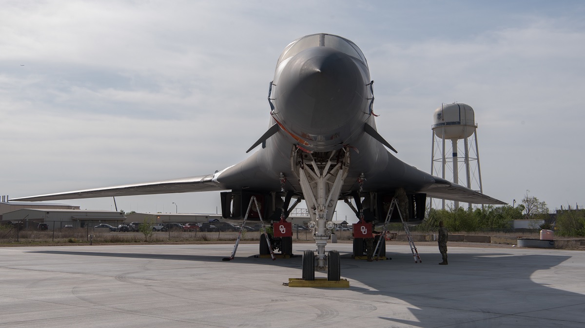 USAF retires B-1B “Spectre,” the Lancer that made dramatic emergency landing at Midland airport after the number 4 engine had a fire in mid-air