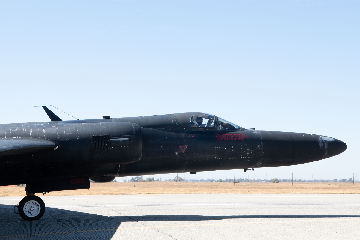 U-2 Avionics Technician explains why Dragon Lady pilots breathe pure oxygen for as much as 14 hours straight