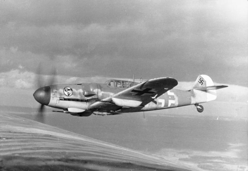 Bundesarchiv_Bild_101I-662-6659-37_Flugzeug_Messerschmitt_Me_109