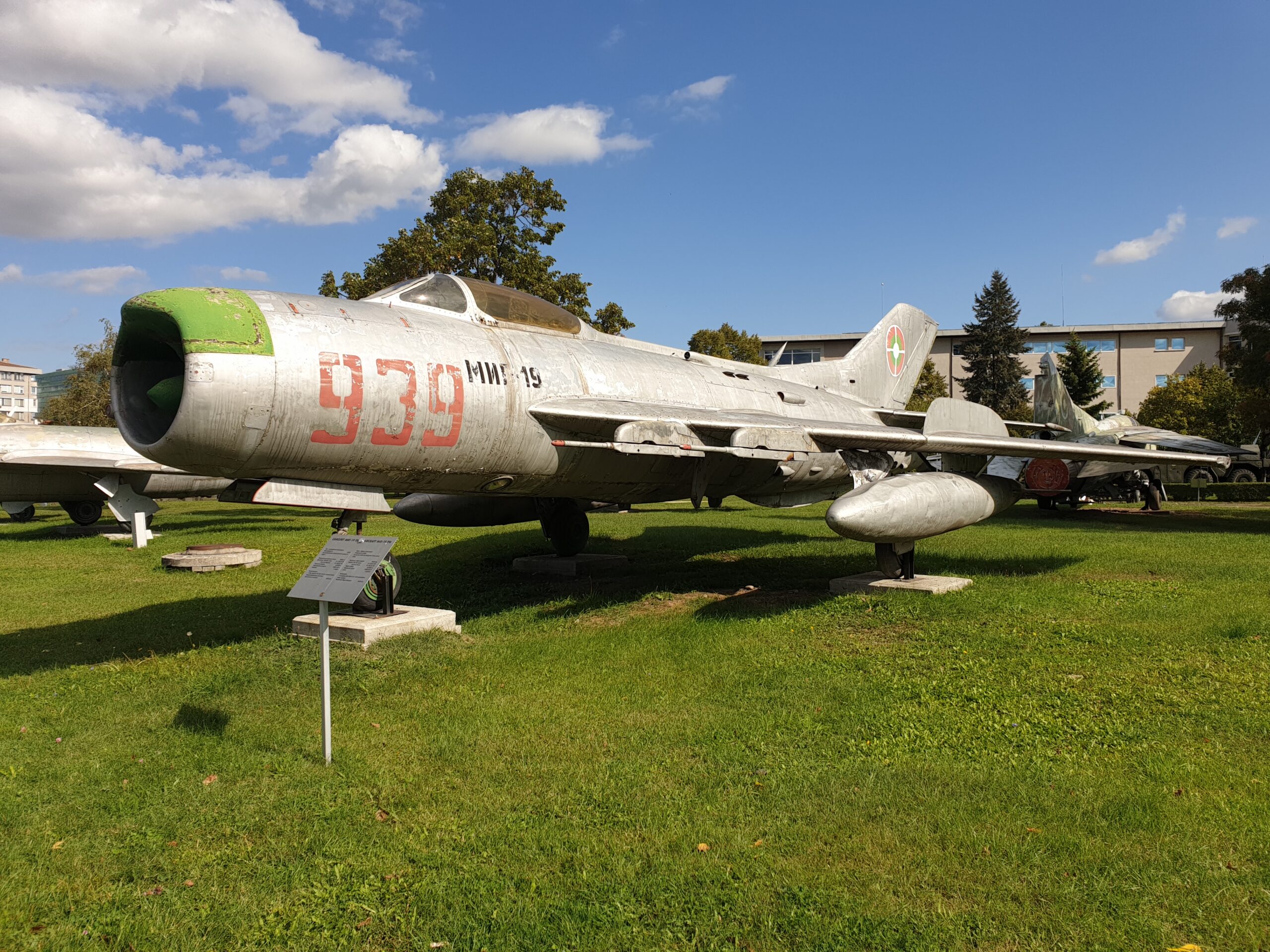 MiG-19PM_BG