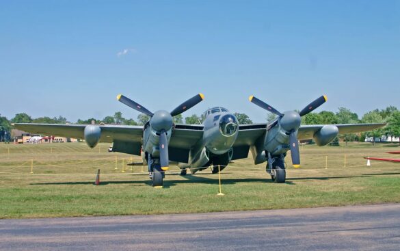 de Havilland Mosquito British airplane World War