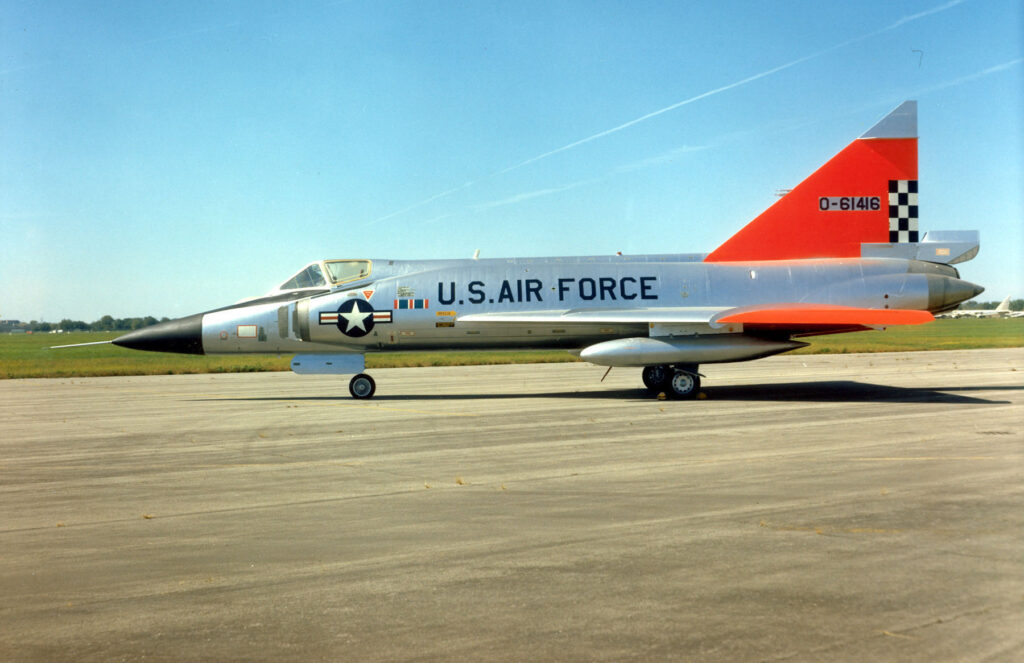 Convair_F-102A_Delta_Dagger_USAF