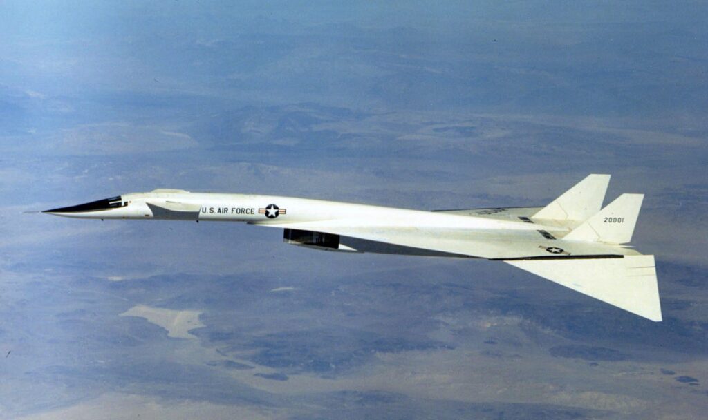 North_American_XB-70A_Valkyrie_in_flight_cropped