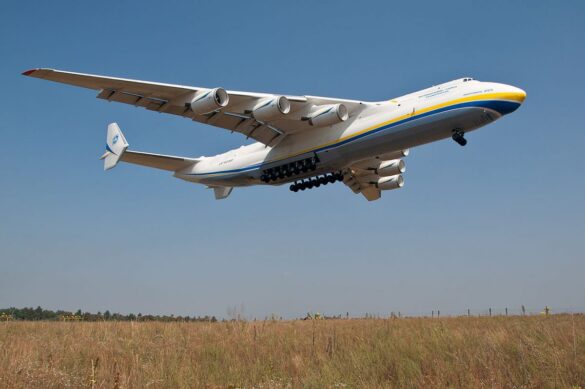 Antonov-An-225-landing-at-Hostomel-1200x797-1