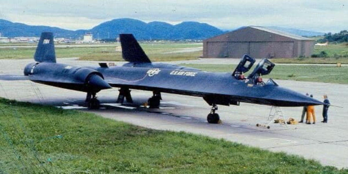SR-71 crew chief explains why the Blackbird never stopped to leak fuel and why SR-71s on public display are still weeping JP-7 today