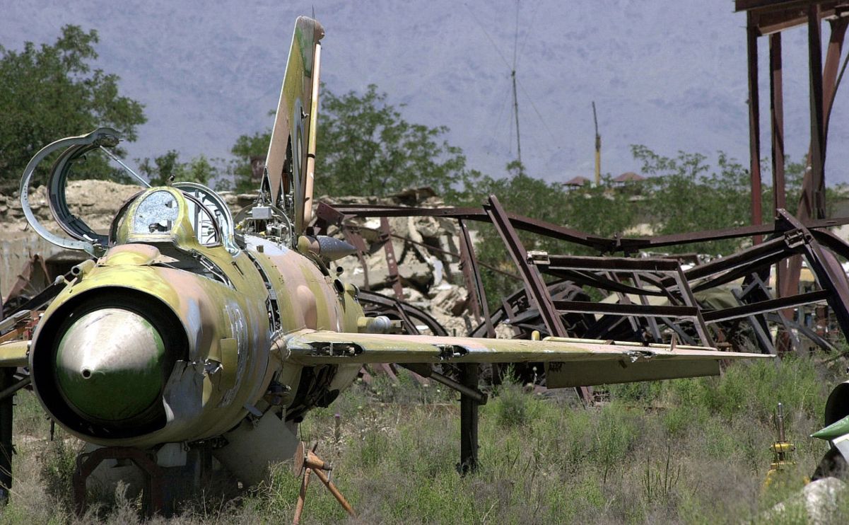 The Russian Il-76 crew that was forced to land at Kandahar by Taliban MiGs, imprisoned for a year and escaped with their own aircraft after having disarmed their captors