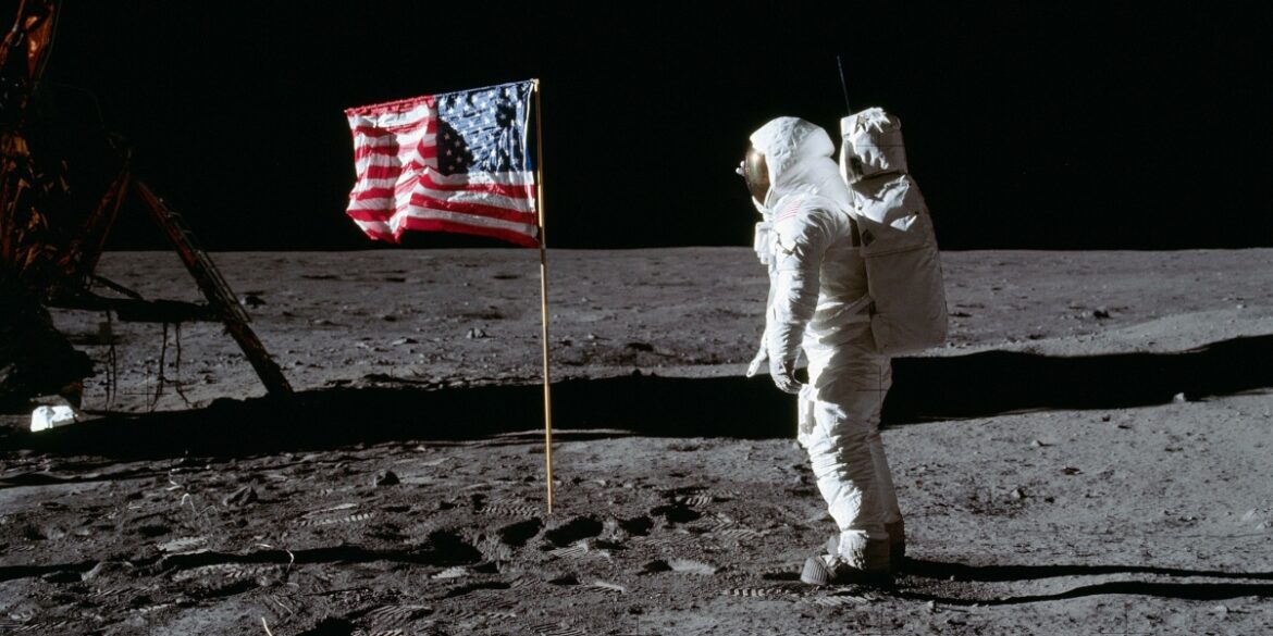 Armstrong-Aldrin-Moonwalk