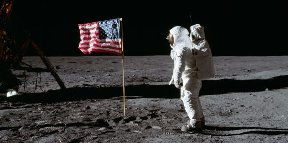 Armstrong-Aldrin-Moonwalk