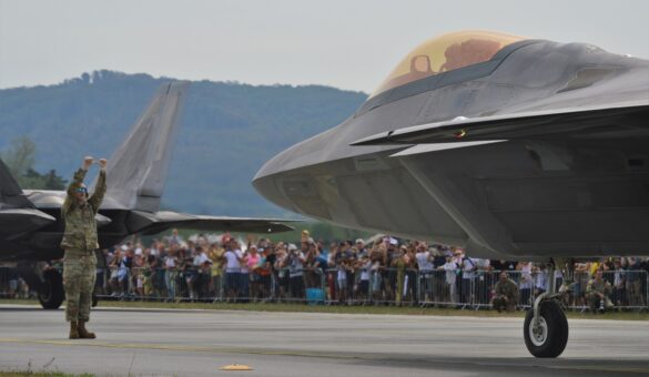 F-22-Raptor-SIAF-1