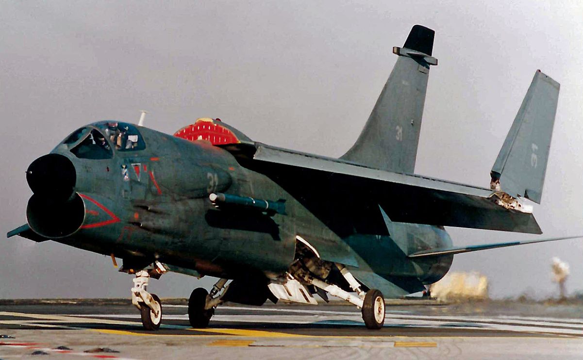 US Navy F-8 Pilot Says the French Aéronavale Retired the Legendary Crusader in Proper Style