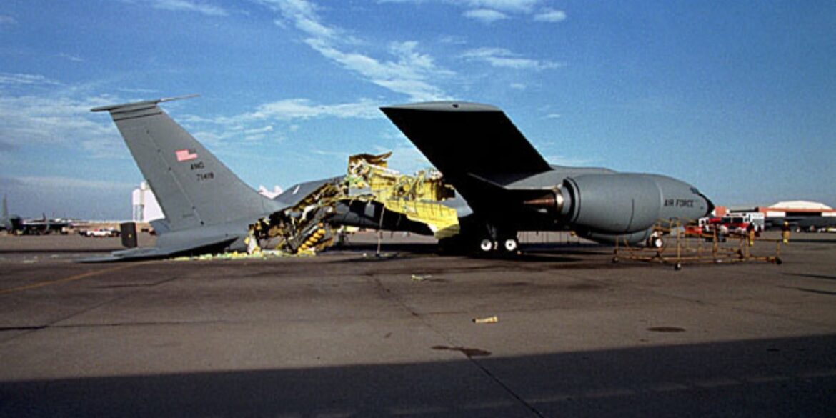 KC-135-Explosion