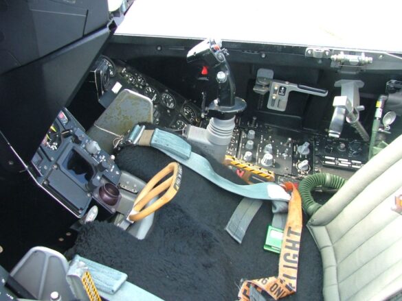 F-16-Viper-Cockpit