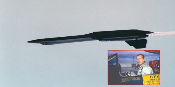 SR-71-Blackbird-Inverted