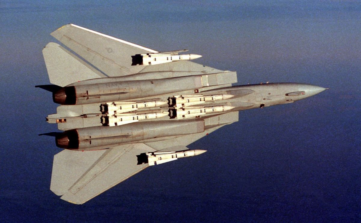 US Navy F-14 pilot recalls landing a Tomcat with a full load of six AIM-54 Phoenix missiles on the aircraft carrier