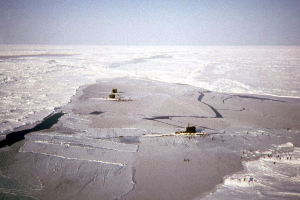 North-Pole-US-Navy-Attack-submarines