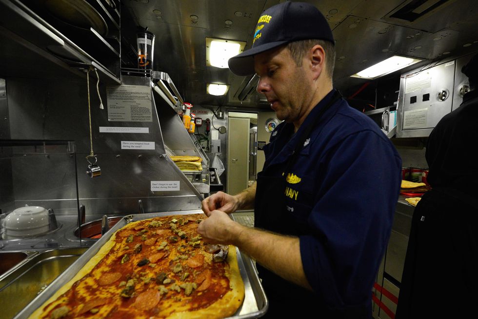 Pizza-aboard-submarine