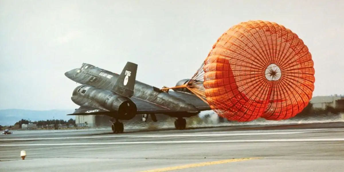 SR-71 pilot recalls when he did one of only two successful Blackbird Barrier Engagements ever made after he forgot to deploy the drag chute on landing