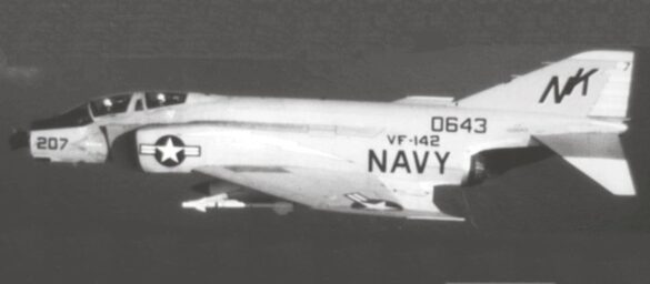 VF-142-F-4B-emergency-landing