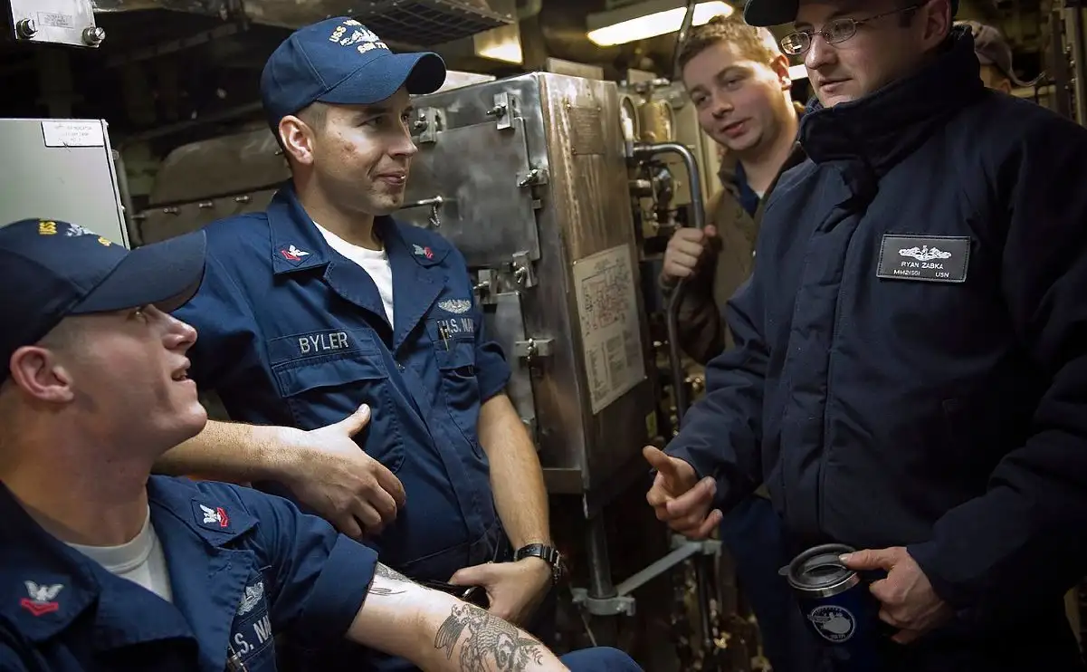 US Navy submariner explains why sailors aboard nuclear submarines have a fishy, ammonia smell