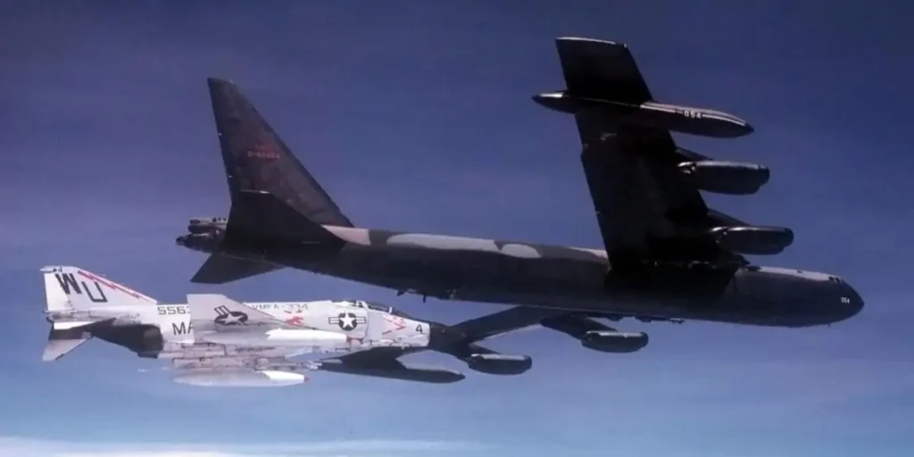 B-52-F-4